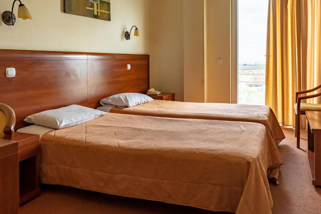 Telis Hotel Aigio Esterno foto