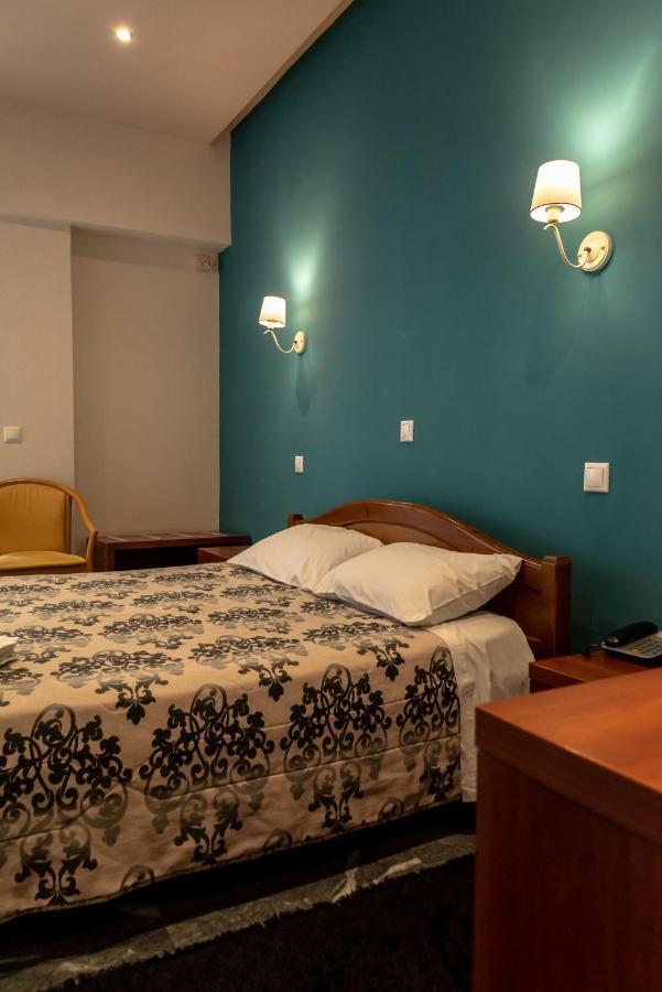 Telis Hotel Aigio Esterno foto