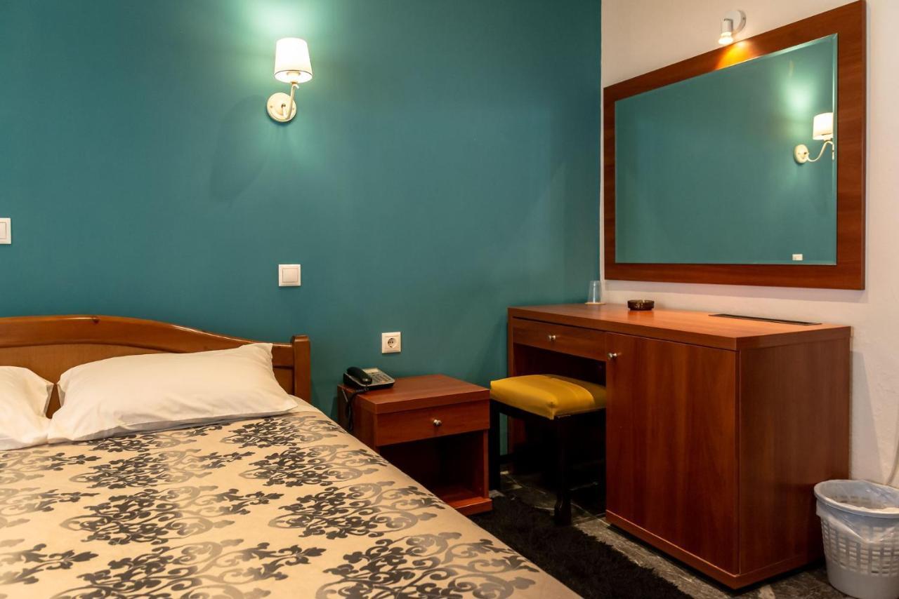 Telis Hotel Aigio Esterno foto